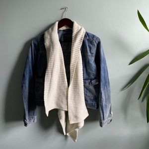 A&F built in scarf Jean jacket 🧵☁️